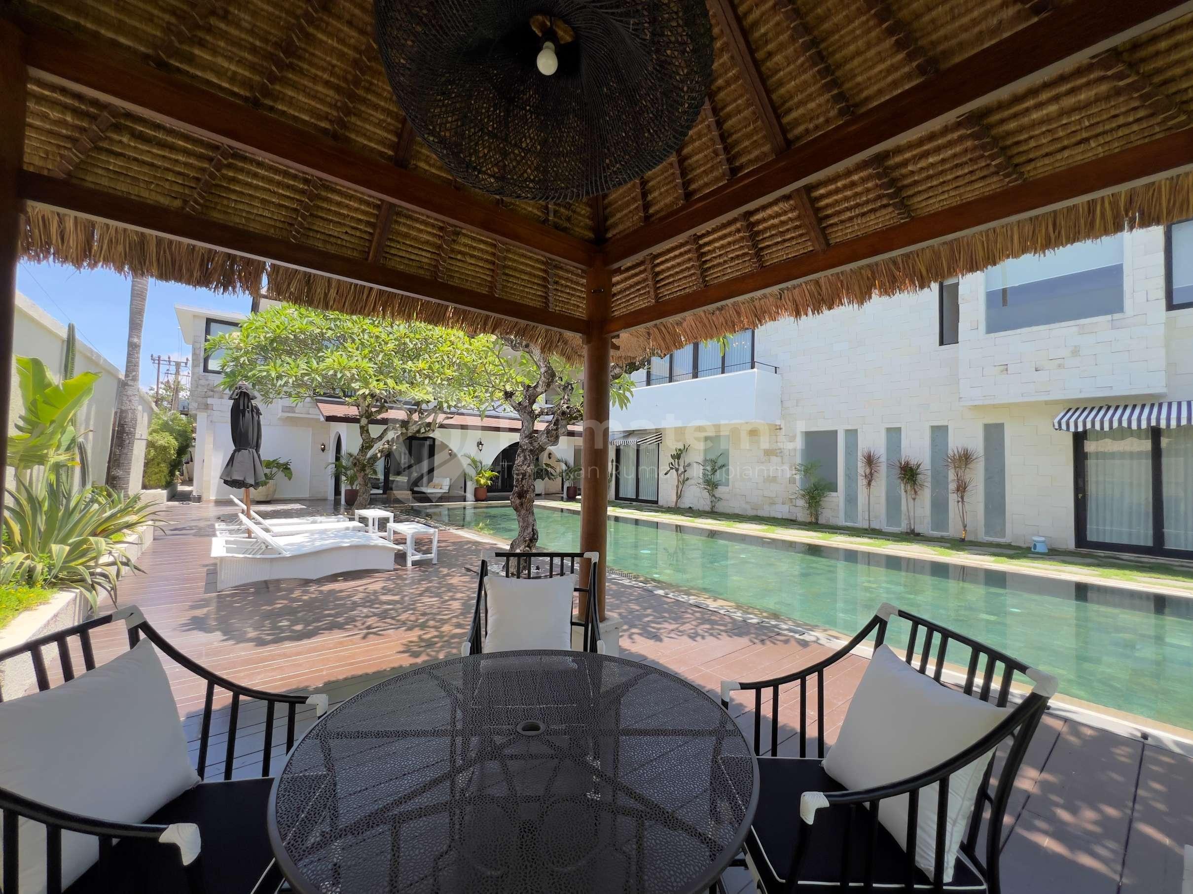 7 BEDROMS LUXURY VILLA JUST 2OO KM WALKING DISTANCE TO THE BEACH LOCATION AT SEMINYAK 