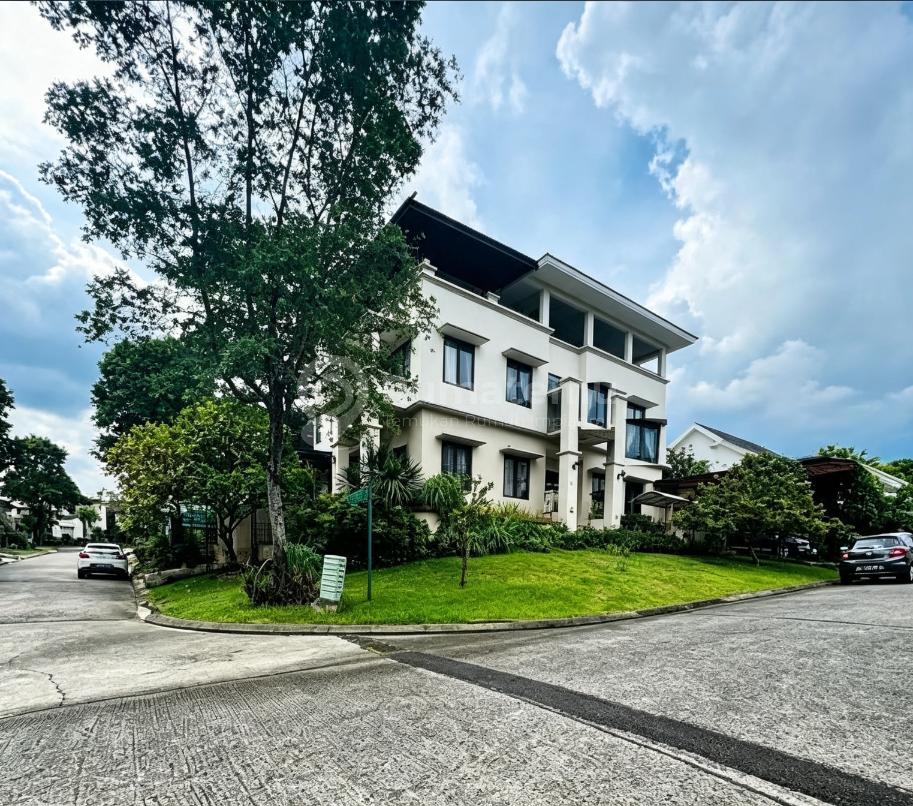 Dijual Rumah 3 Lantai Mewah Lingkungan Asri Lokasi Strategis Di Sentul City Bogor
