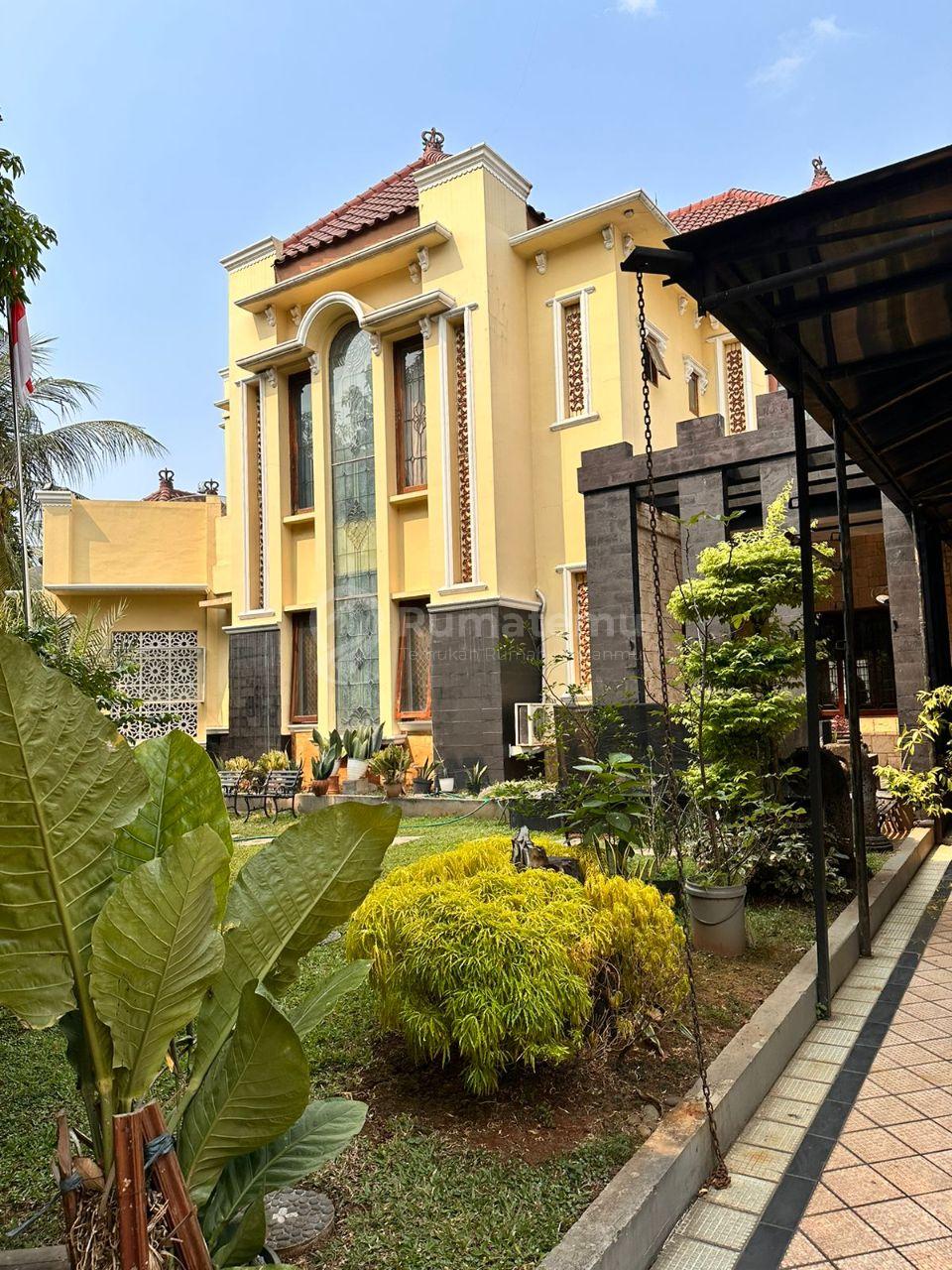 Dijual Rumah ada kolam renang di Pondok Kelapa Jakarta Timur