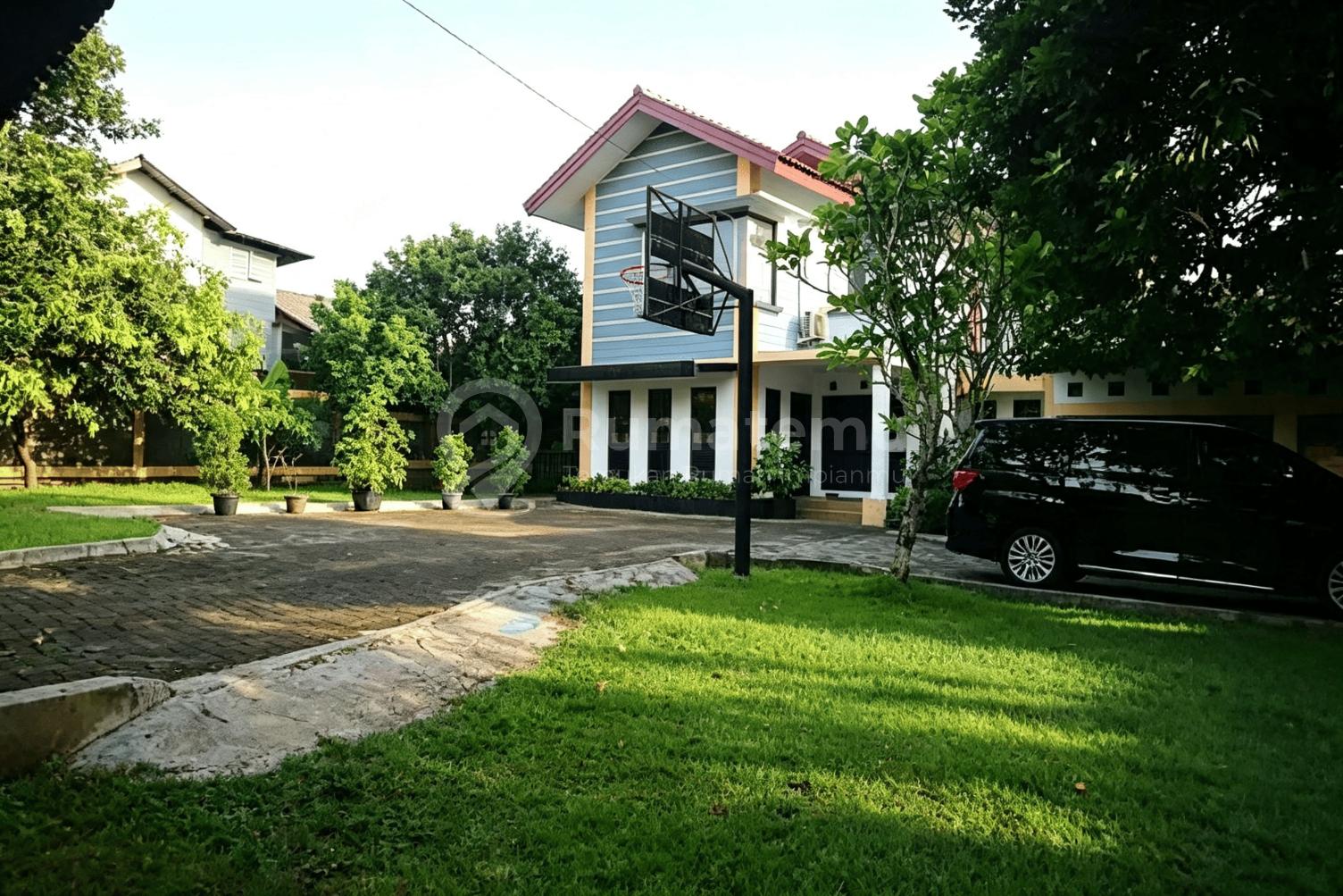 Dijual Rumah Ada Kolam Renang, Jacuzi, Mini Bar di Cirendeu