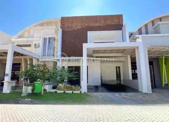 Royal Residence Buckingham Surabaya 2 Lantai Minimalis Bagus Luas 9x19