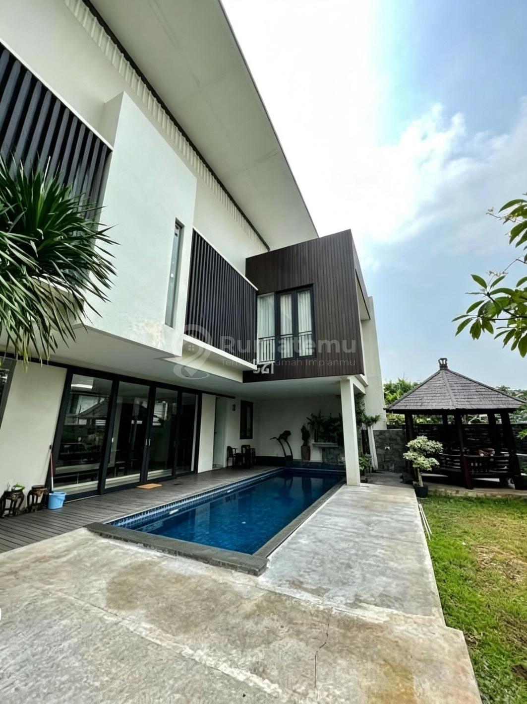 Disewakan / Rent Rumah full furnish + swimming pool, Cilandak, Jakarta Selatan