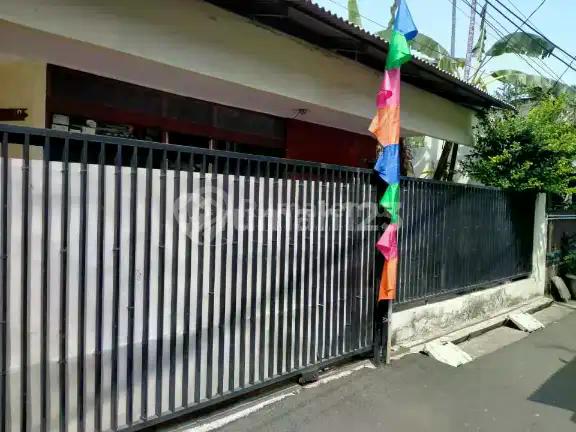 Rumah Akses Mobil Masuk Gang area Otista, 30 meter ke Jalan Raya Otista, Surat Masih HGB