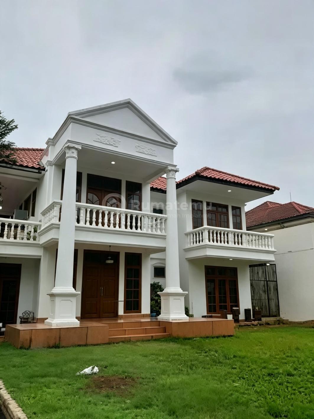 Rumah Pinggir Jalan Raya di Pondok Indah Jakarta Selatan