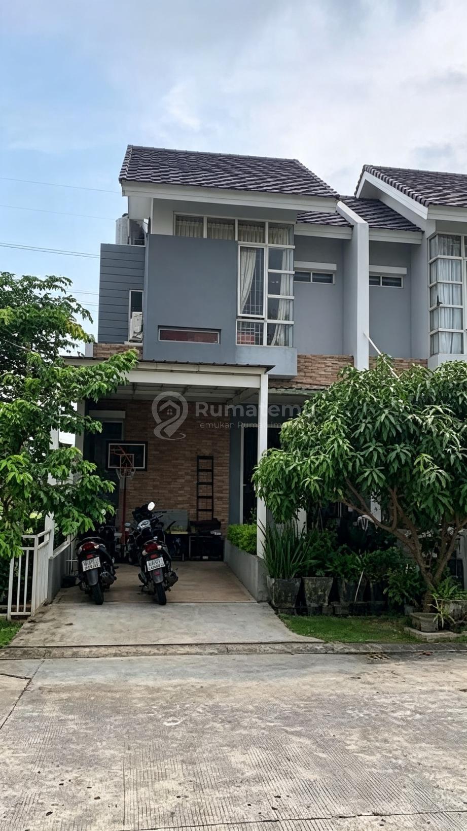 Dijual rumah hoek di Kota Harapan Indah Hadap Taman, Bekasi Utara