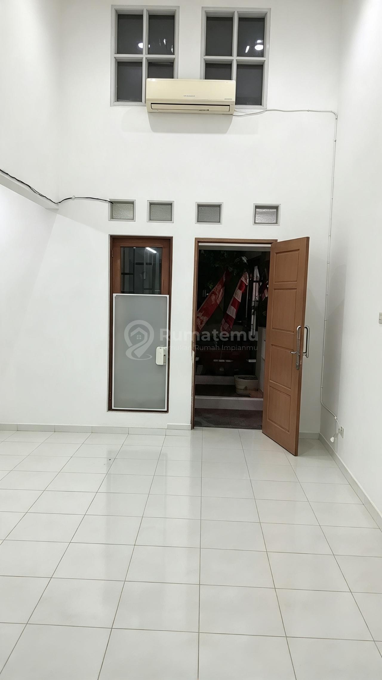 Rumah Bagus Unfurnished SHM Graha Raya Bintaro, Tangerang Selatan