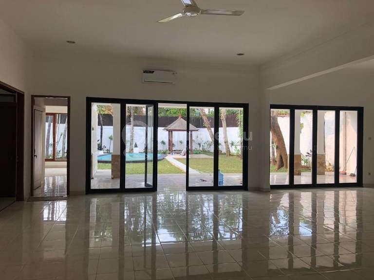 Disewakan rumah Semifurnished + swimming pool Big Garden di Kemang, Bangka, Mampang Prapatan, Jakarta