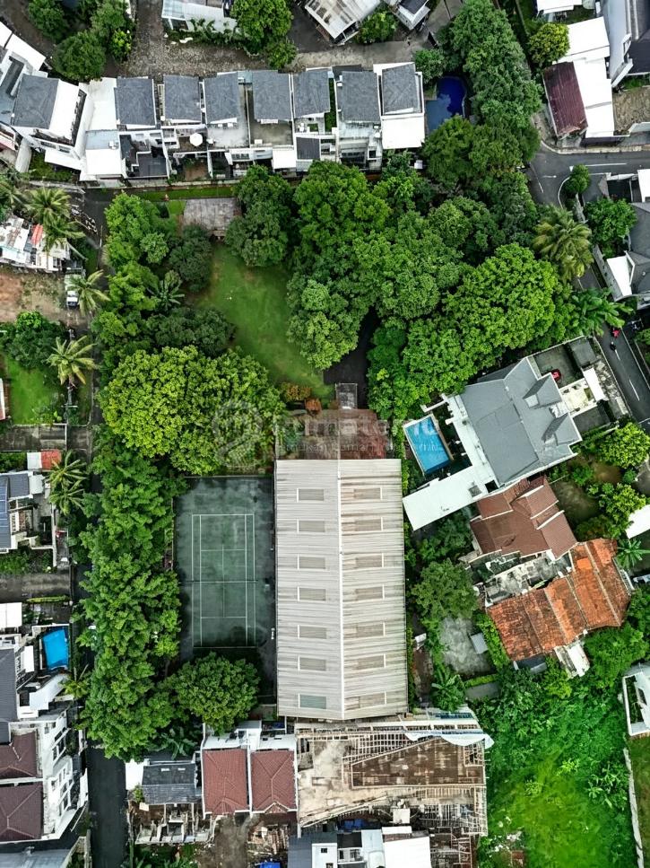 JAGAKARSA    [FOR SALE]:   Rumah Taman dan Tennis Court di Jl. Utama, Jagakarsa, Jakarta Slt