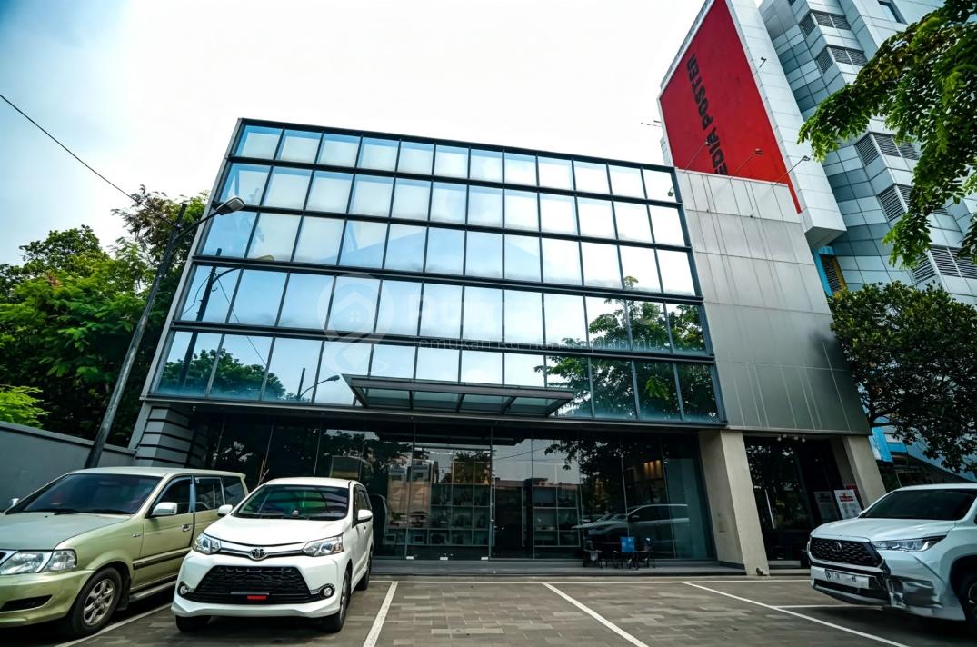 Gedung Kecil di Lokasi Strategis Jln. S.parman Raya,Slipi Jakbar ,Cck Utk Kantor,Showroom,Klinik,Retail Dll