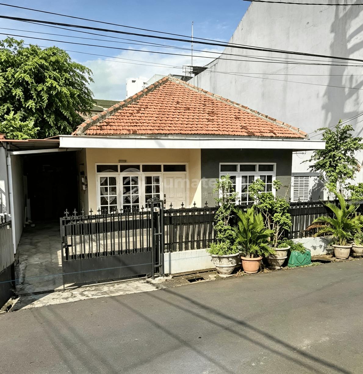 Rumah Tua Siap Bongkar, 350 Meter ke Jalan Tomang Raya