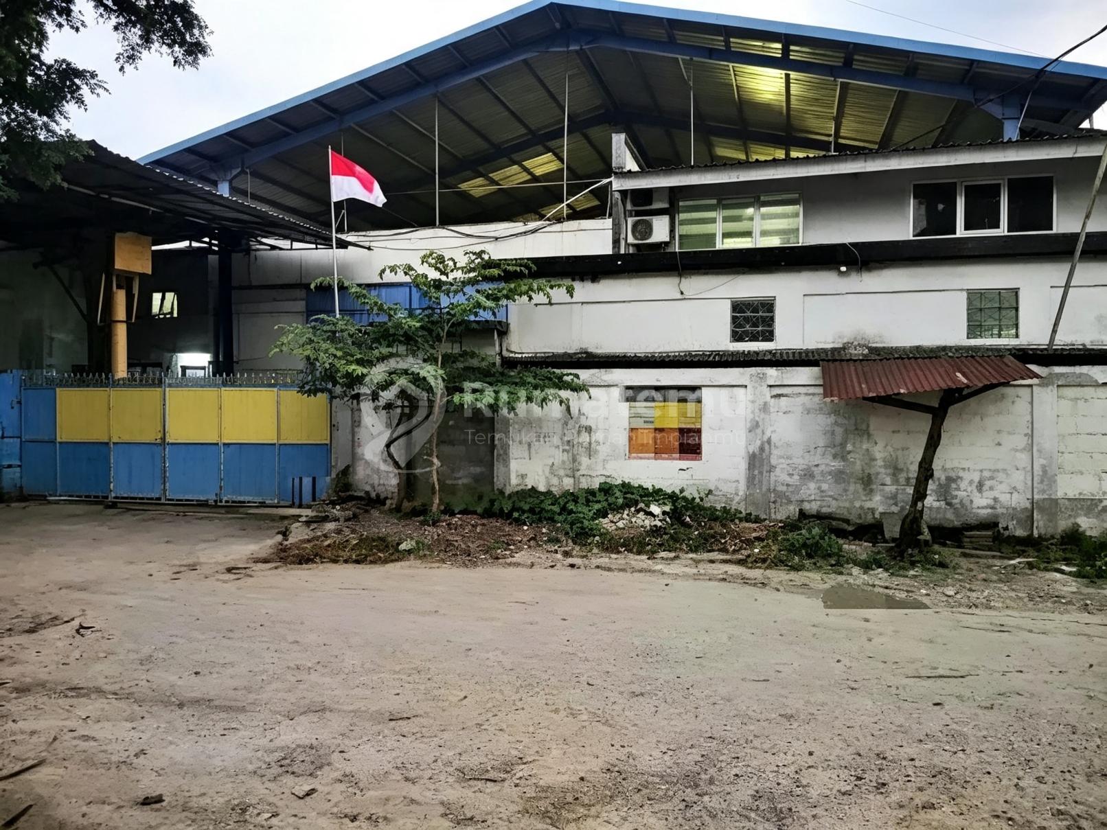 Dijual Cepat Gudang Dalam Kawasan Gudang & Industri di Raya Daan Mogot, Tangerang 1.700 M2 Bagus Shmatu Ceper