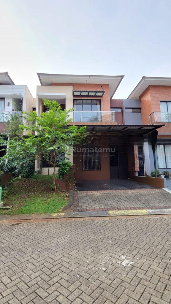 Hot Sale! Rumah Dijual di Bintaro Sektor 9, 2 Lantai dengan 4+1 Kamar Tidur