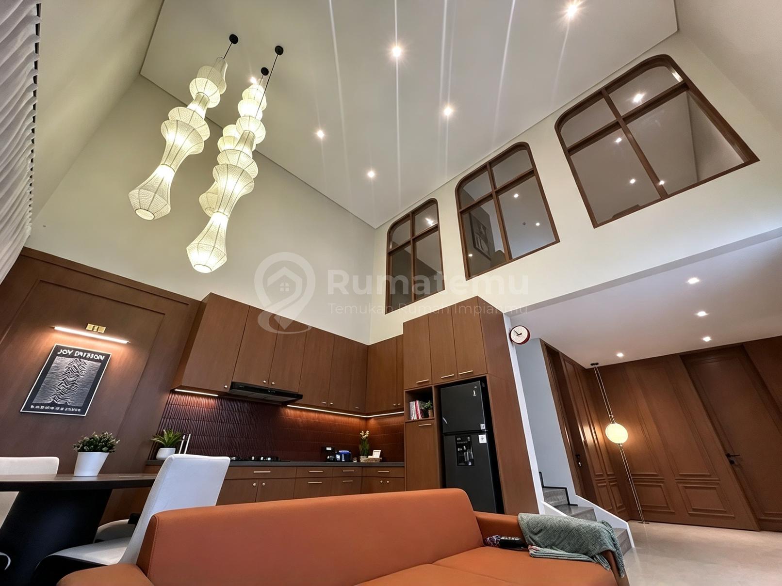 *Di Jual Rumah Baru 2 Lantai Full Furnished + Electronic dan Kolam Renang Konsep Bandoeng Tempo Doeloe Vintage di Kota Baru Parahyangan (Kbp)*