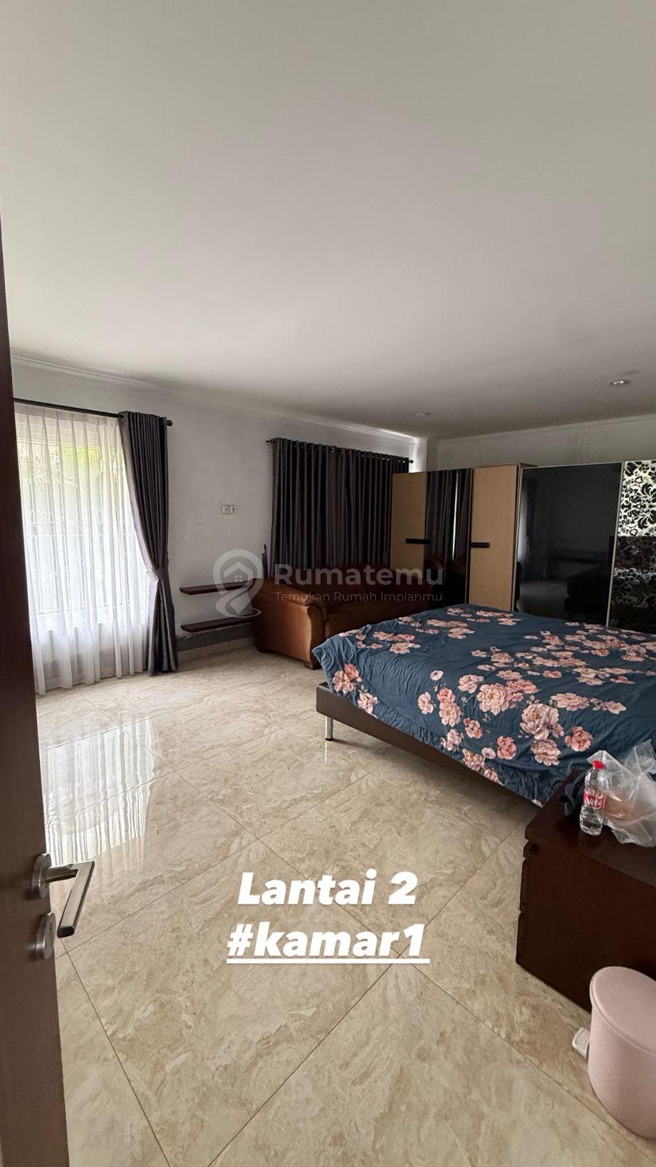 Rumah Exclusive 3,5 Lantai Strategis Siap Huni di Cendana Golf Pik 1