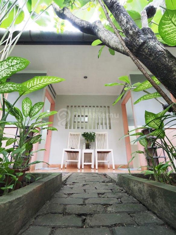     Dijual Rumah Premium Lebak Bulus – Rooftop, Parkir 4 Mobil, SHM, LT 580 m²