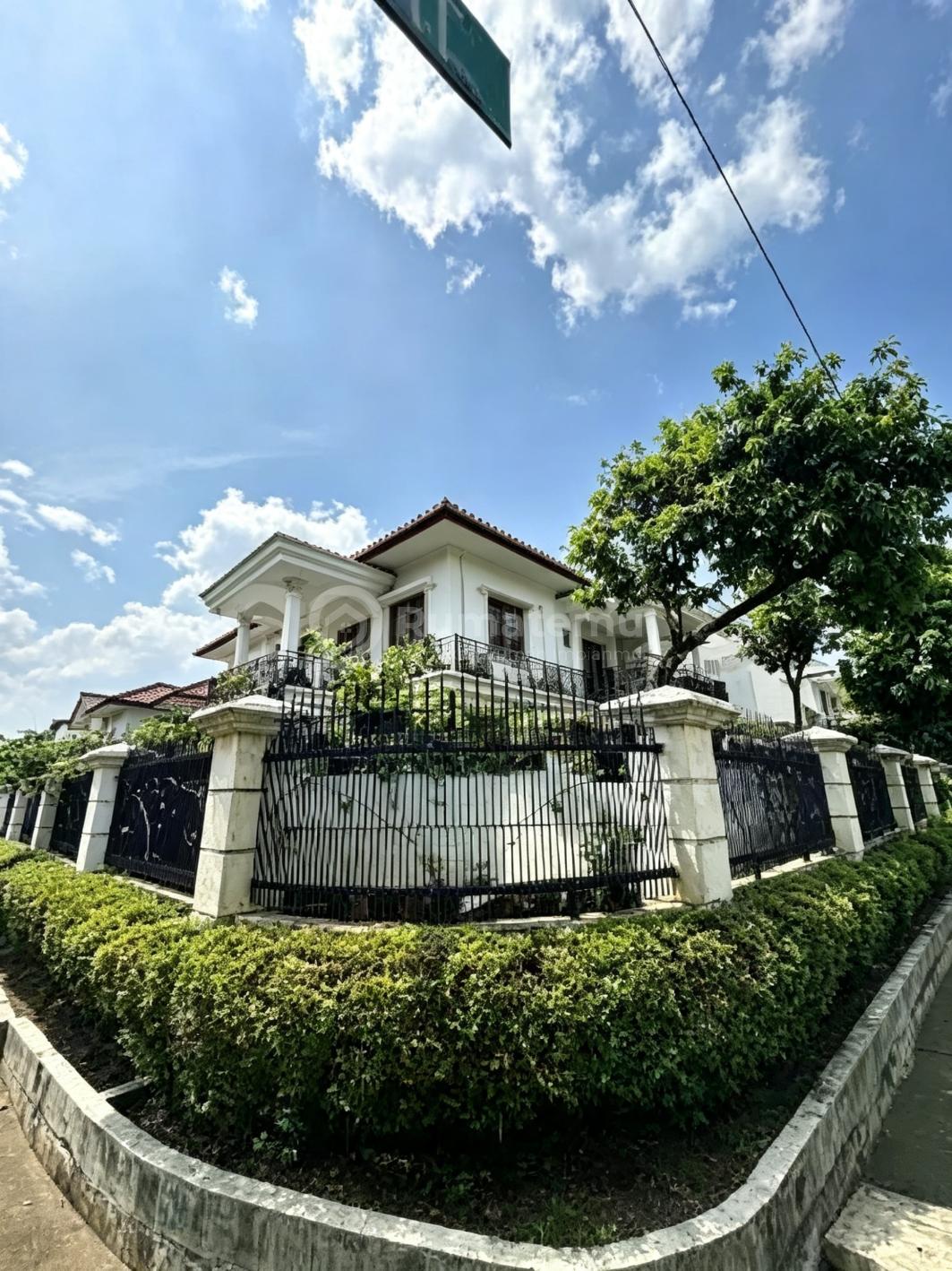 Rumah Mewah dan Bsgus Siap Huni di Kayu Putih
