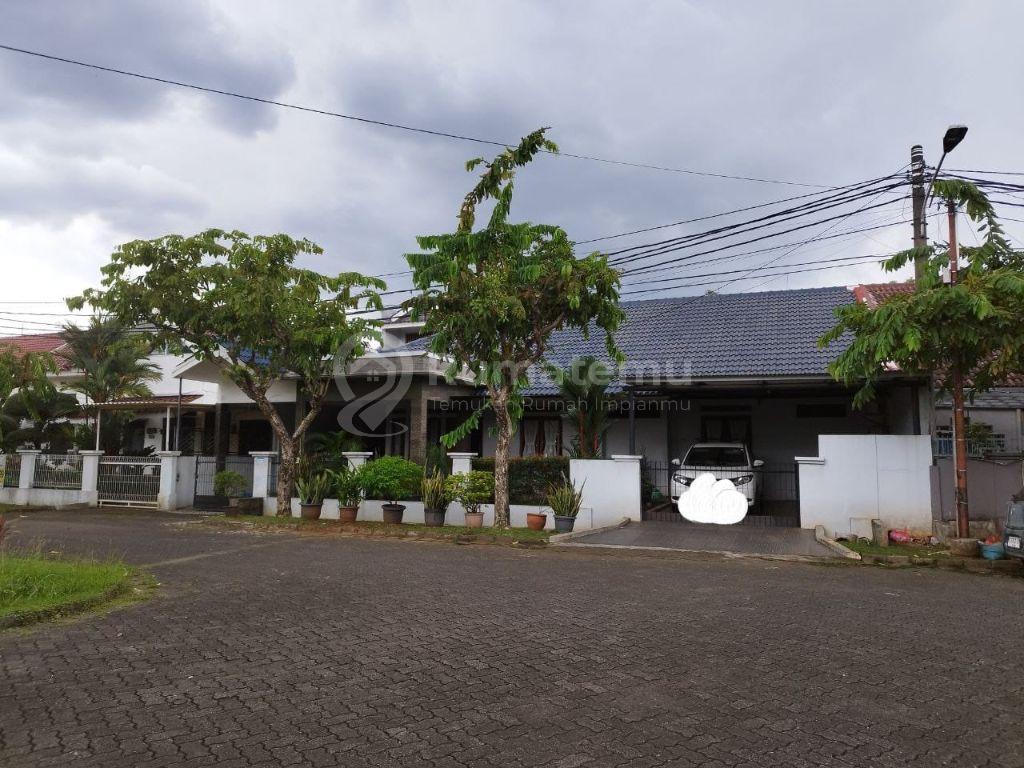 Rumah luas lokasi strategis bebas banjir Kemang Pratama Bekasi 
