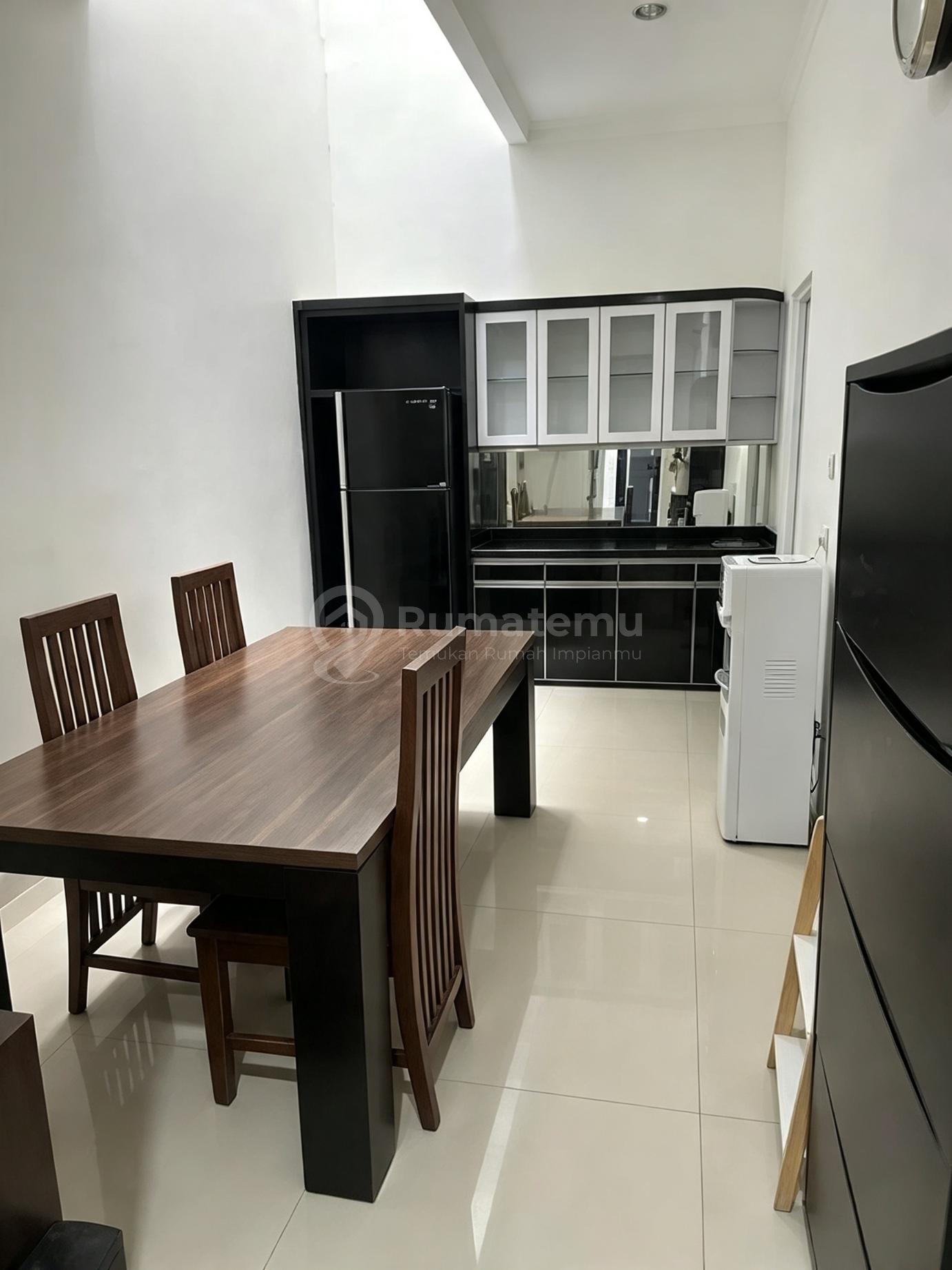 Dijual Rumah Siap Huni Lokasi Strategis Harga Menarik di Graha Raya