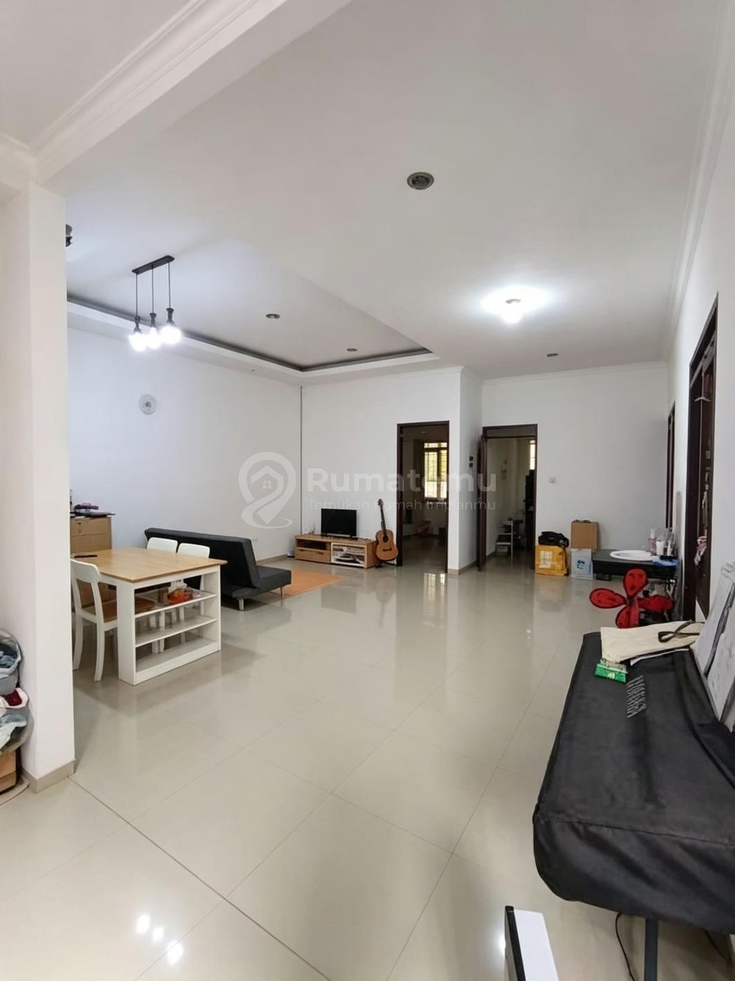 Jual Rumah Luas, Murah di Taman Holis Indah 1 Dekat Tol Pasirkoja Bandung lokasi strategis