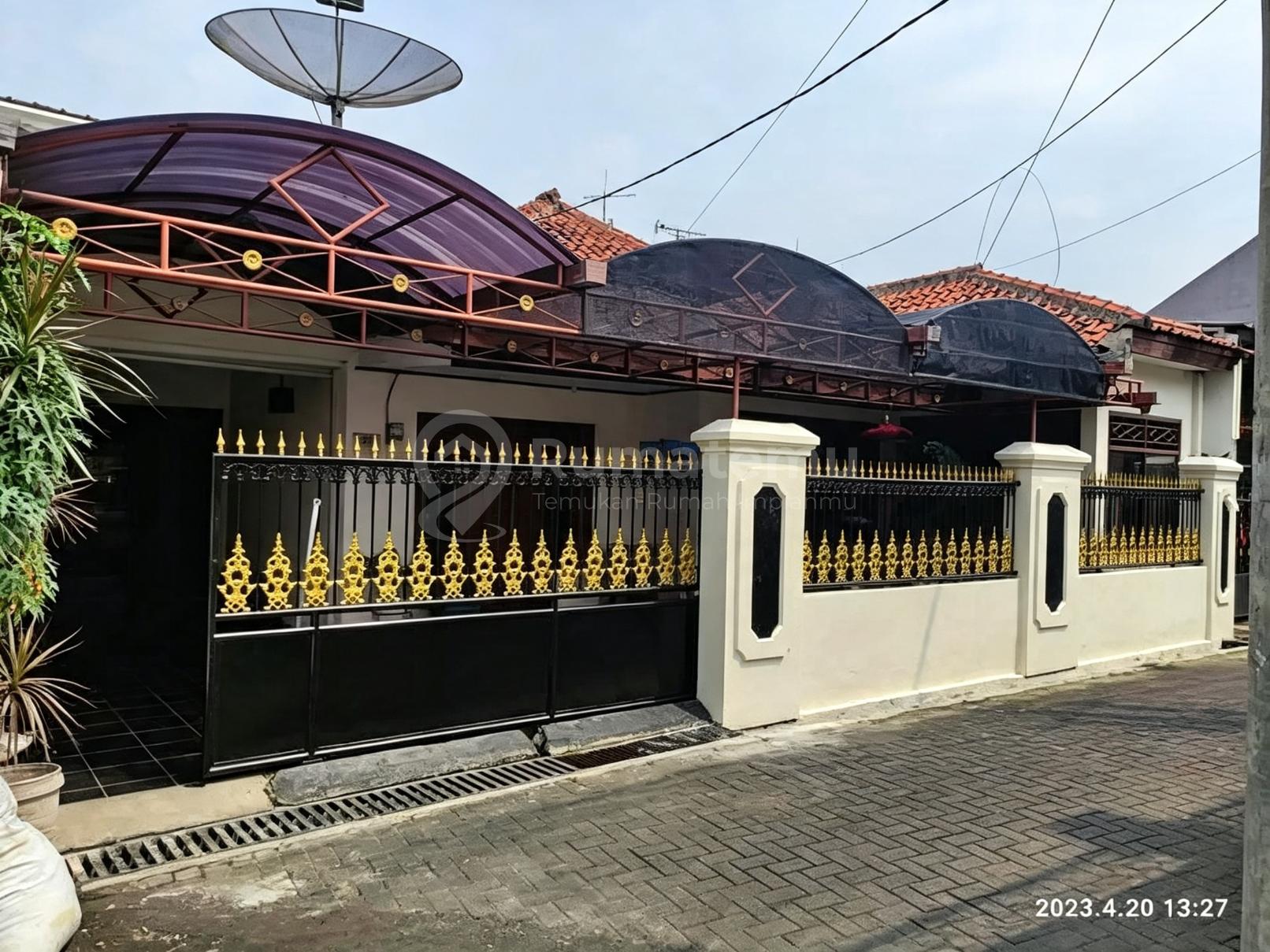Siap Huni, Rumah, 2 Lantai, SHM, Dekat Taman Kota, Bebas Banjir