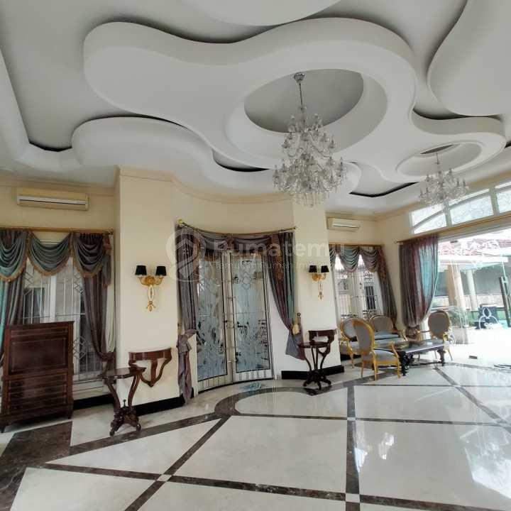 Rumah Mewah Gaya Mediterania di Papandayan Gajahmungkur Semarang