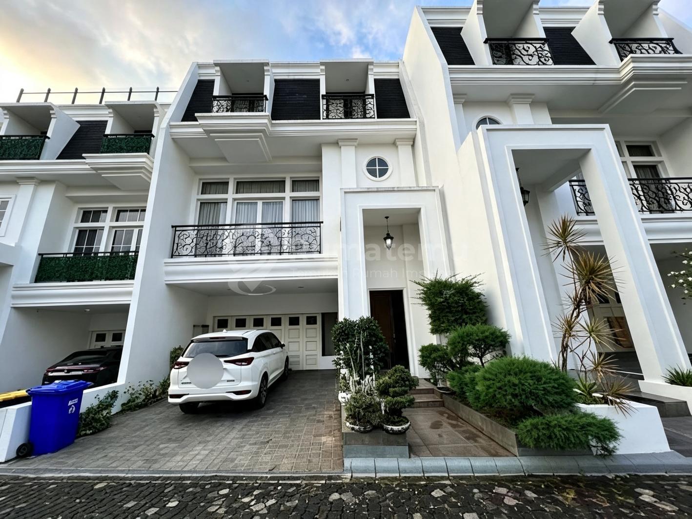 Dijual rumah Mewah Cluster Madja Residence at Puri. Joglo with Private Pool dilantai 2