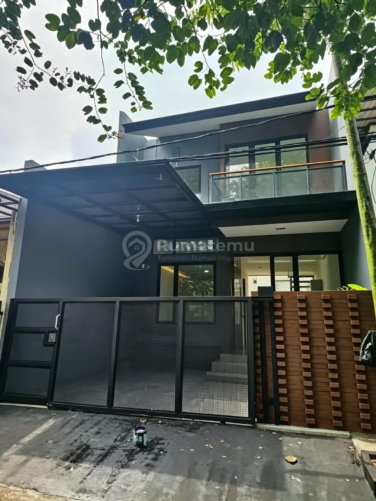 Dijual Rumah Sudah Rapi ada Taman di Kencana Loka BSD