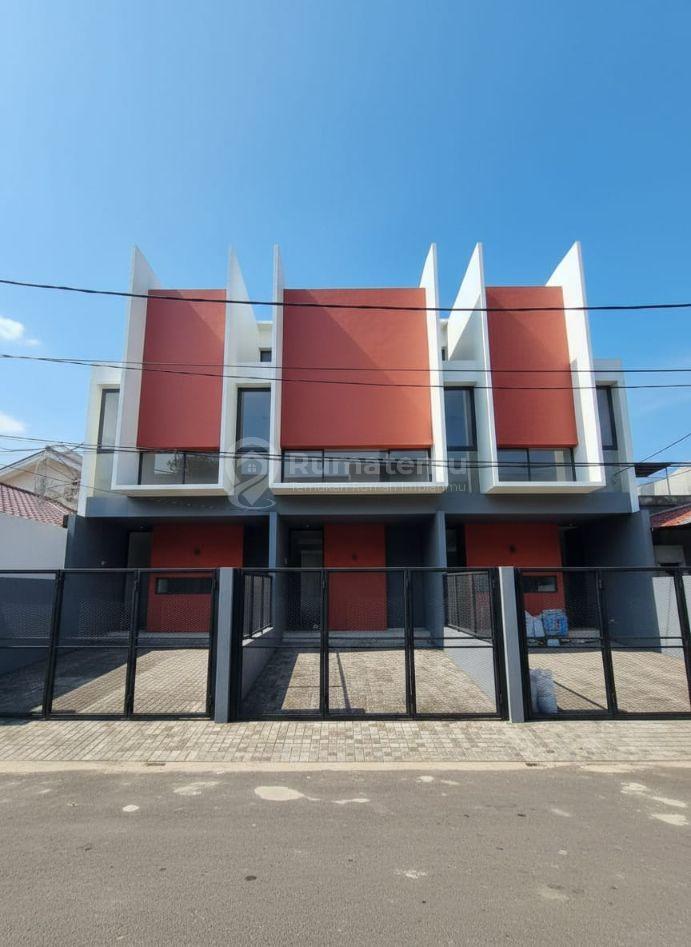Rumah dalam townhouse exclusive di Joglo Kembangan Jakbar 