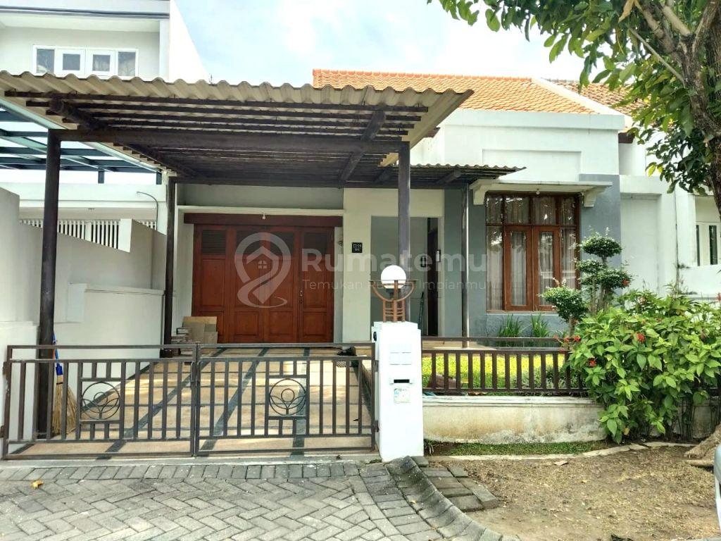 Dijual rumah di taman Puspa raya Citraland Surabaya barat 