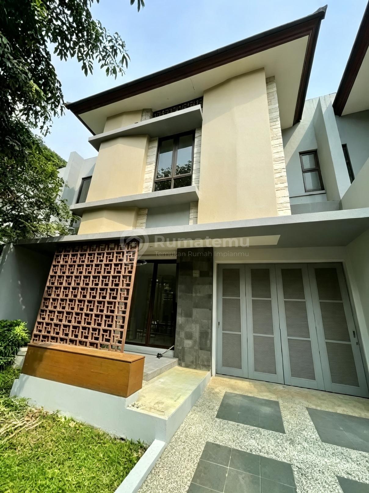 Rumah 2 lantai harga murah di Cluster precia the eminent