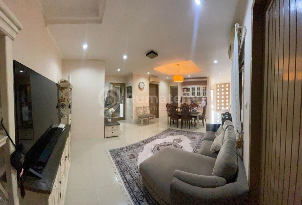 Jual Rumah Komplek Cantik di Area Bintaro Raya, Kebayoran Lama Selatan, Jakarta Selatan