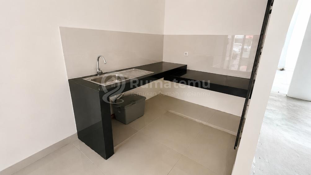 Jual Rugi! Rumah 2 lantai siap huni Green Village Cipondoh Tangerang
