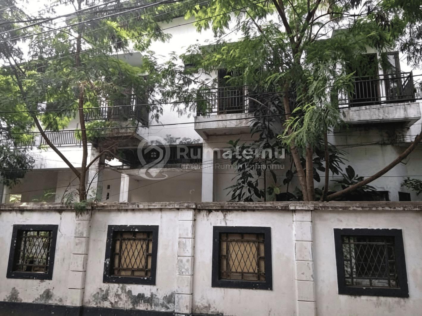 Jual rumah tempat strategis tua di Bangka hitung harga tanah saja, Jakarta