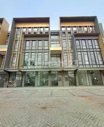 Gedung di Icon,Hadap Jalan, Free Parkir, Ada Lift