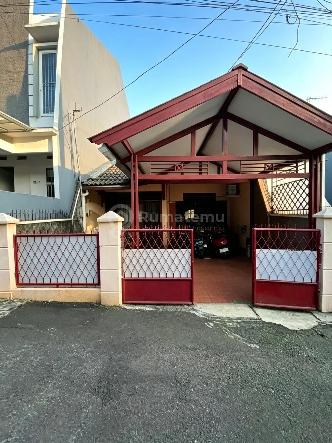 Rumah Bagus Dalam Komplek Strategis Dekat Mall di Pondok Kelapa