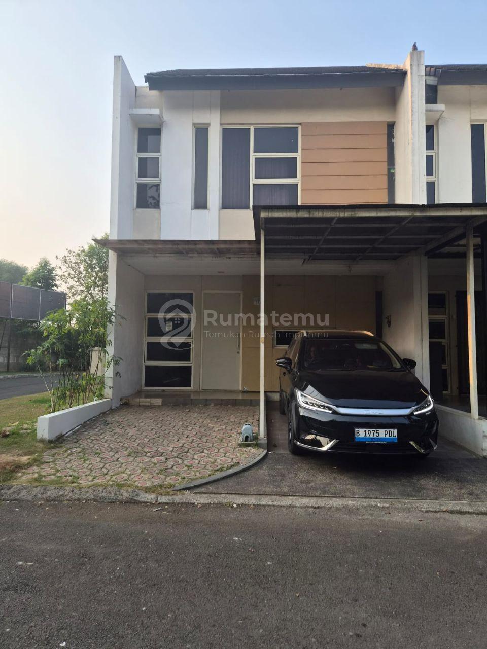 Rumah 2 lantai hook lokasi strategis bebas banjir Grand Wisata Bekasi 