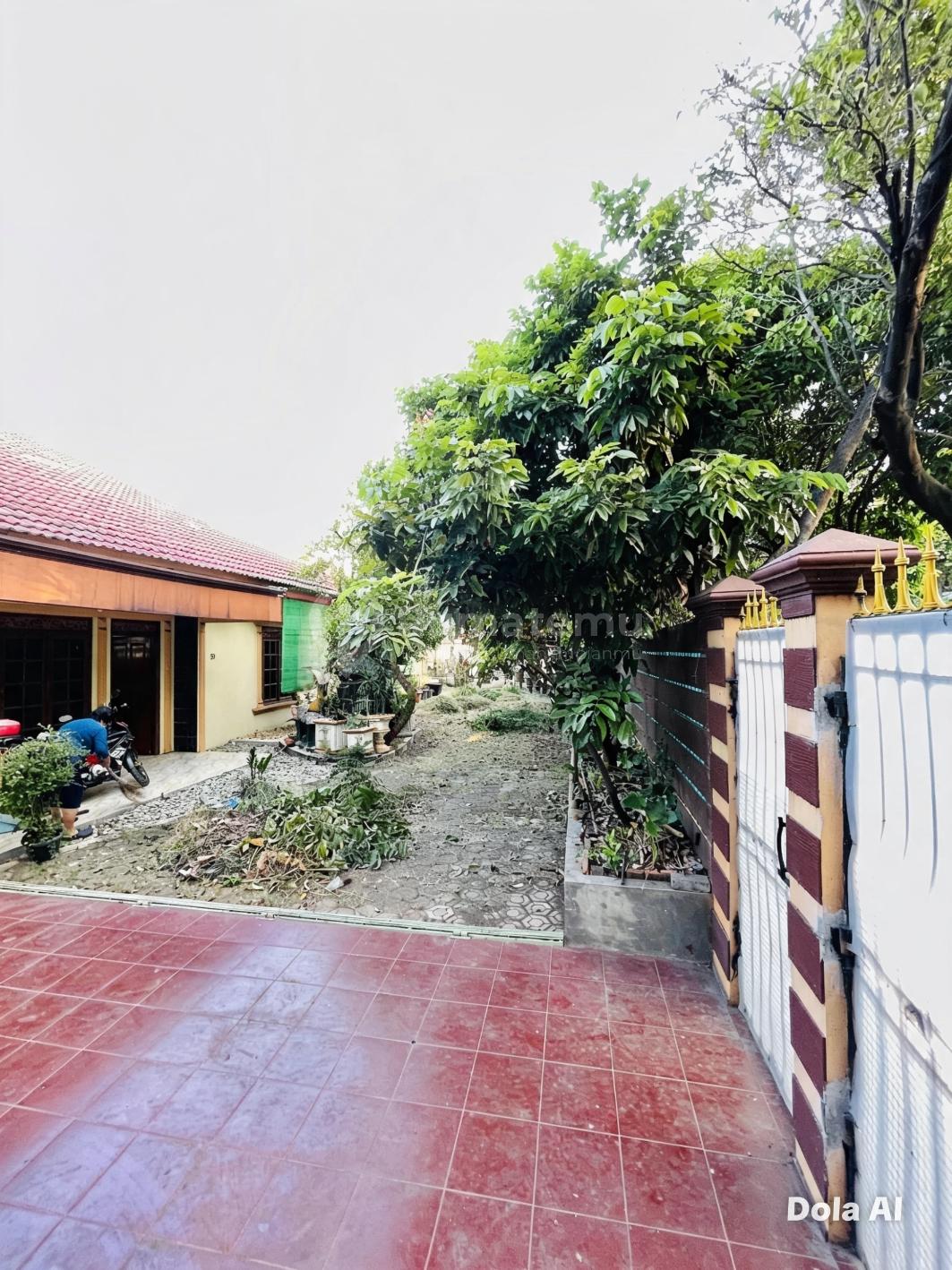 Di Jual Rumah Dengan Halaman Yang Luas Nyaman dan Tenang Di Pondok Kelapa