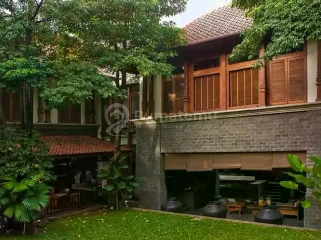 Puri Bintaro - Rumah Hoek Baru Renovasi dengan Kamar Utama Luas Dijual di Bintaro Jaya sektor 9 Tangerang Selatan