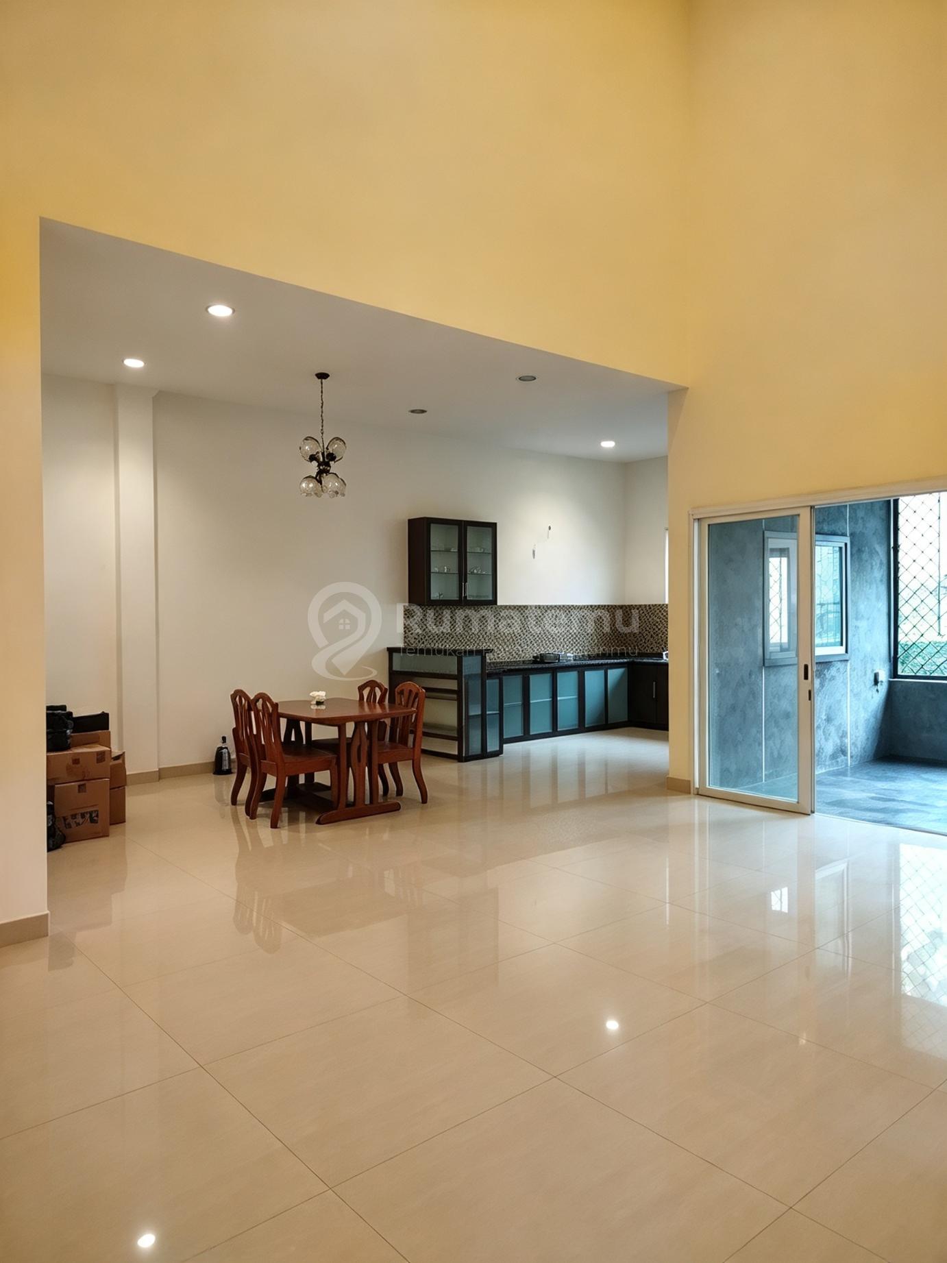 Disewakan Rumah 2 Lantai 5 KT di Cempaka Putih Jakarta Pusat