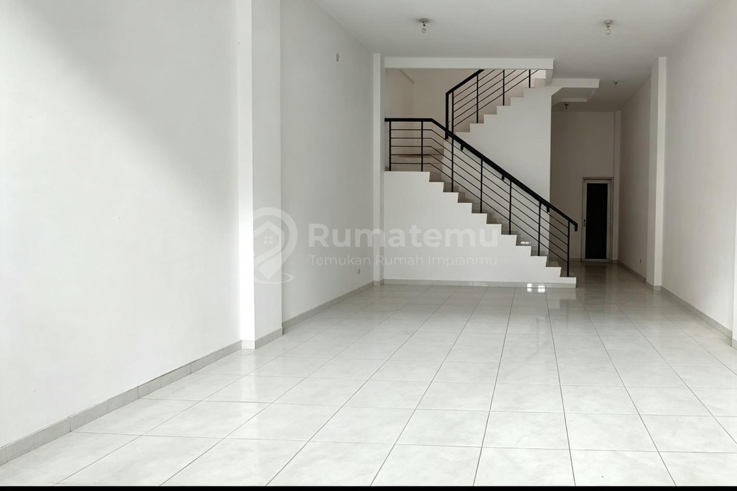 Alam Sutera, 3.5 Lantai, Hadap Jalan. Cocok Untuk Kantor