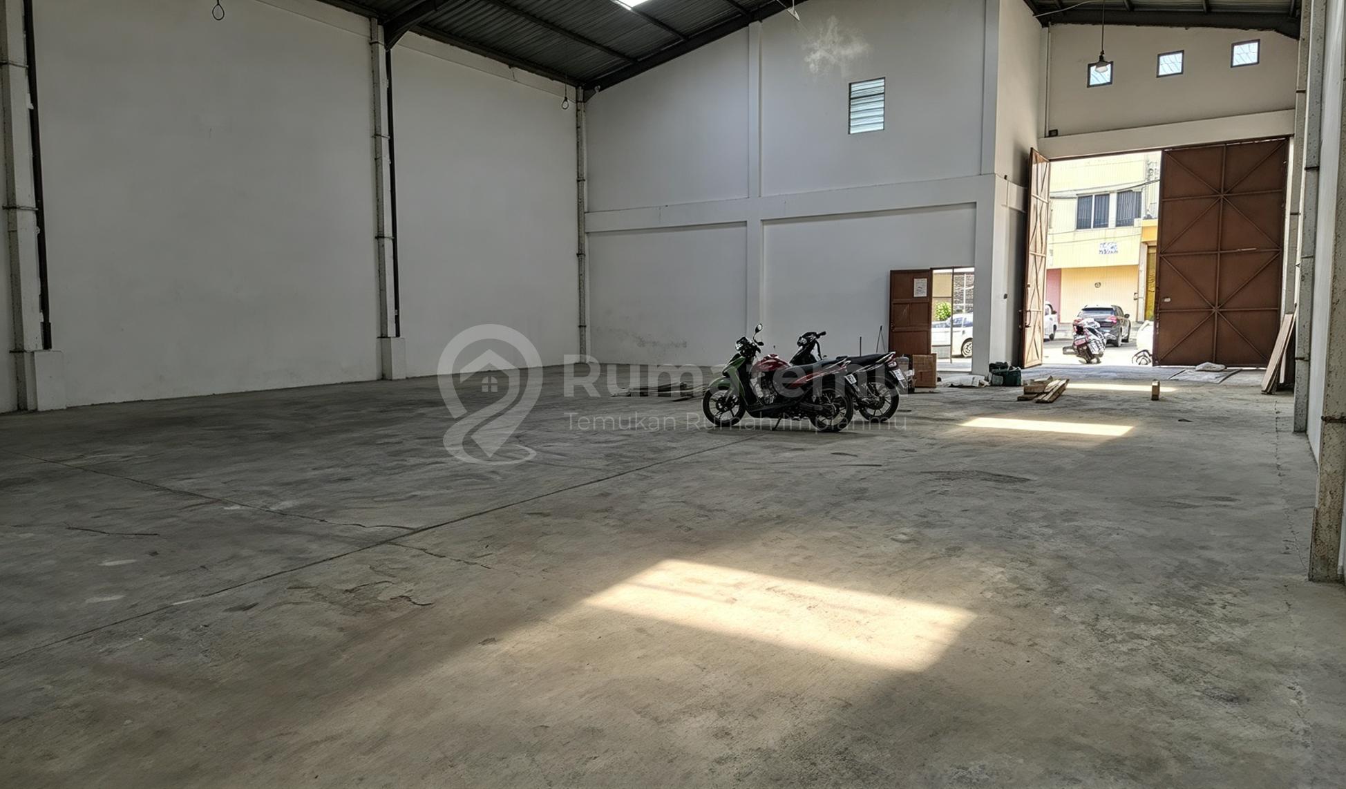 Sewa Gudang Mutiara Kosambi Dadap Luas Bangunan 360 Meter Siap Pakai