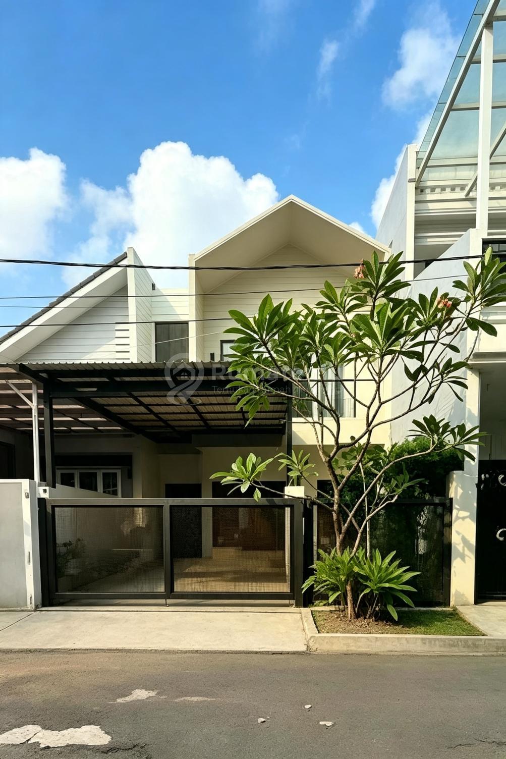 Rumah Secondary Bagus dan Kokoh Dalam Komplek
