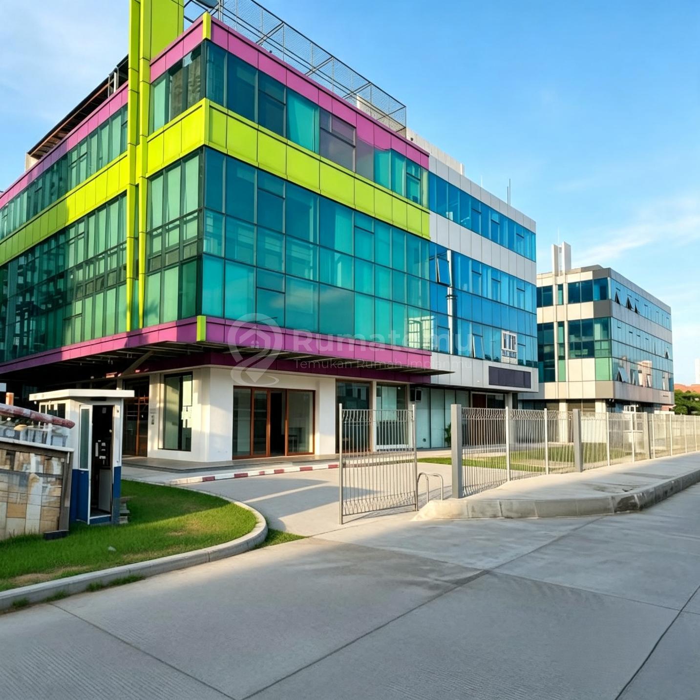 Gedung 4 LT Seluas 2000M2 di Kelapa Gading,Strategis,Jarang Ada,Akses Toll.