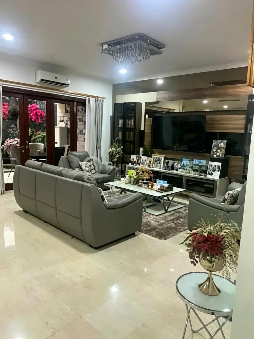 Dekat Puri Mall, Dijual Rumah Siap Huni di Meruya Jakarta Barat