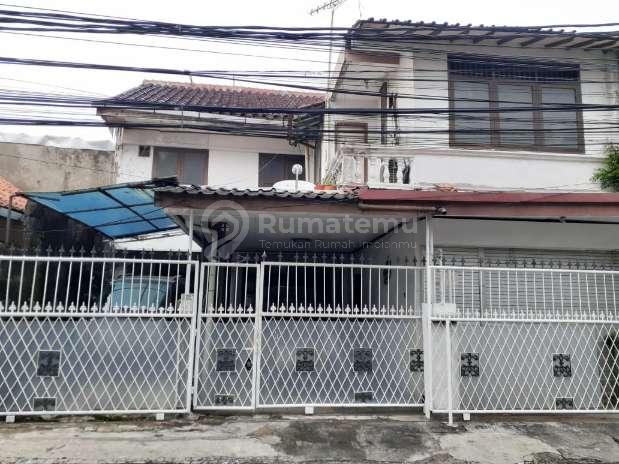 Dijual rumah dengan swimming pool Dekat ke Supermarket, Pasar Tradisional, bebas banjir di Jl.Bangka, Mampang Prapatan