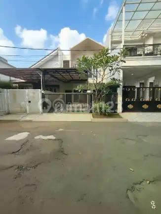 Rumah Secondary Bagus dan Kokoh Dalam Komplek