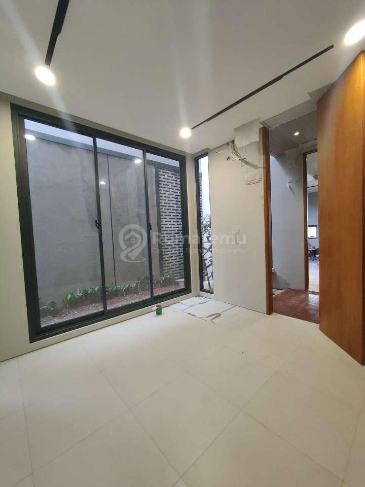 Rumah Baru Dengan Rofftop Dalam Komplek Tenang Di Pondok Bambu Jakarta Timur 