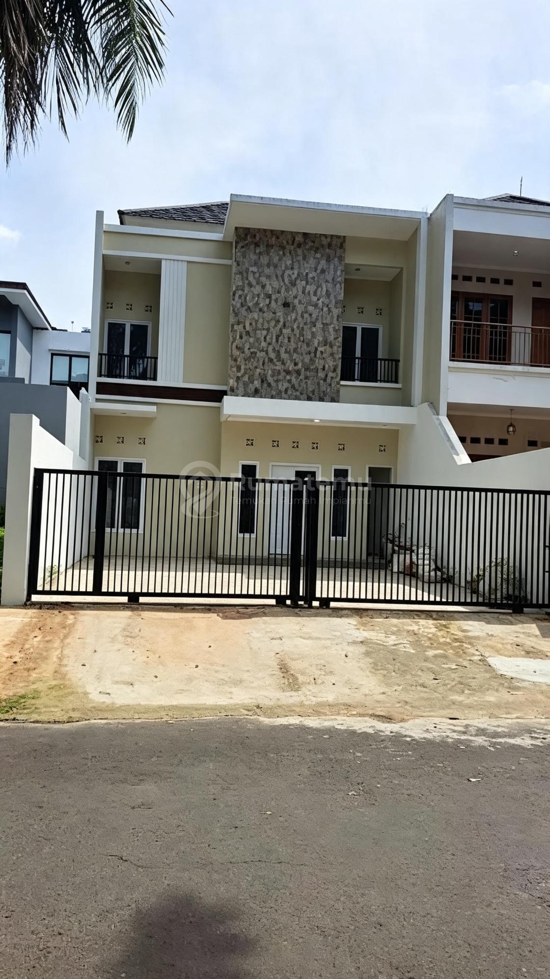 Disewakan Rumah Lokasi Strategis di Boulevard Puri Bintaro Sektor 9