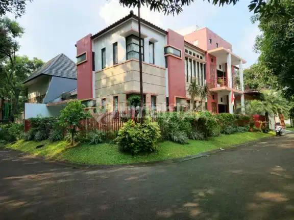 Taman Senayan Bintaro Tangerang Selatan, Ada Kolam Renang