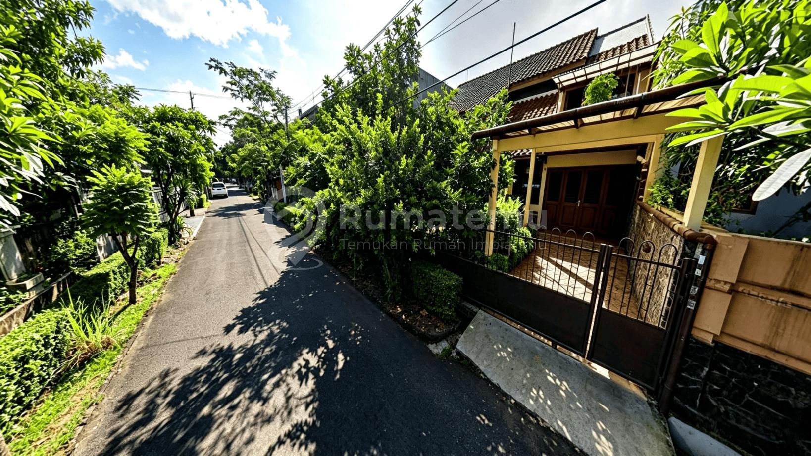 Dijual rumah komplek Srategis Keamanan Terjamin di Bintaro Sektor 1